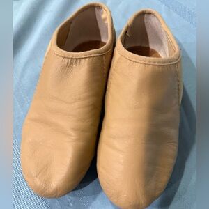 Excellent condition girls tan jazz shoes